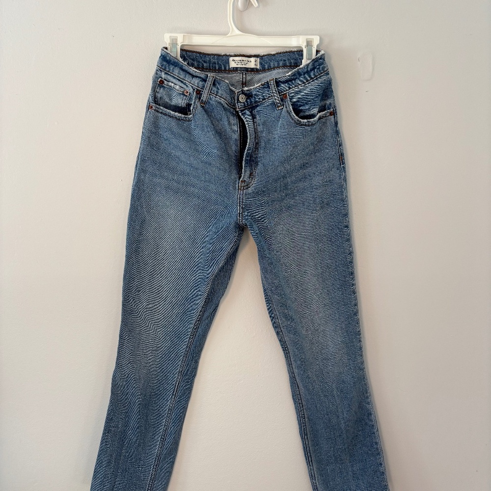 Abercrombie & Fitch The 90's Straight Ultra High Light Wash Jeans
